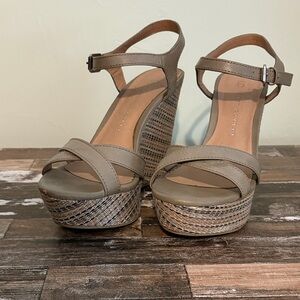 LC Lauren Conrad Taupe Wedge Sandals